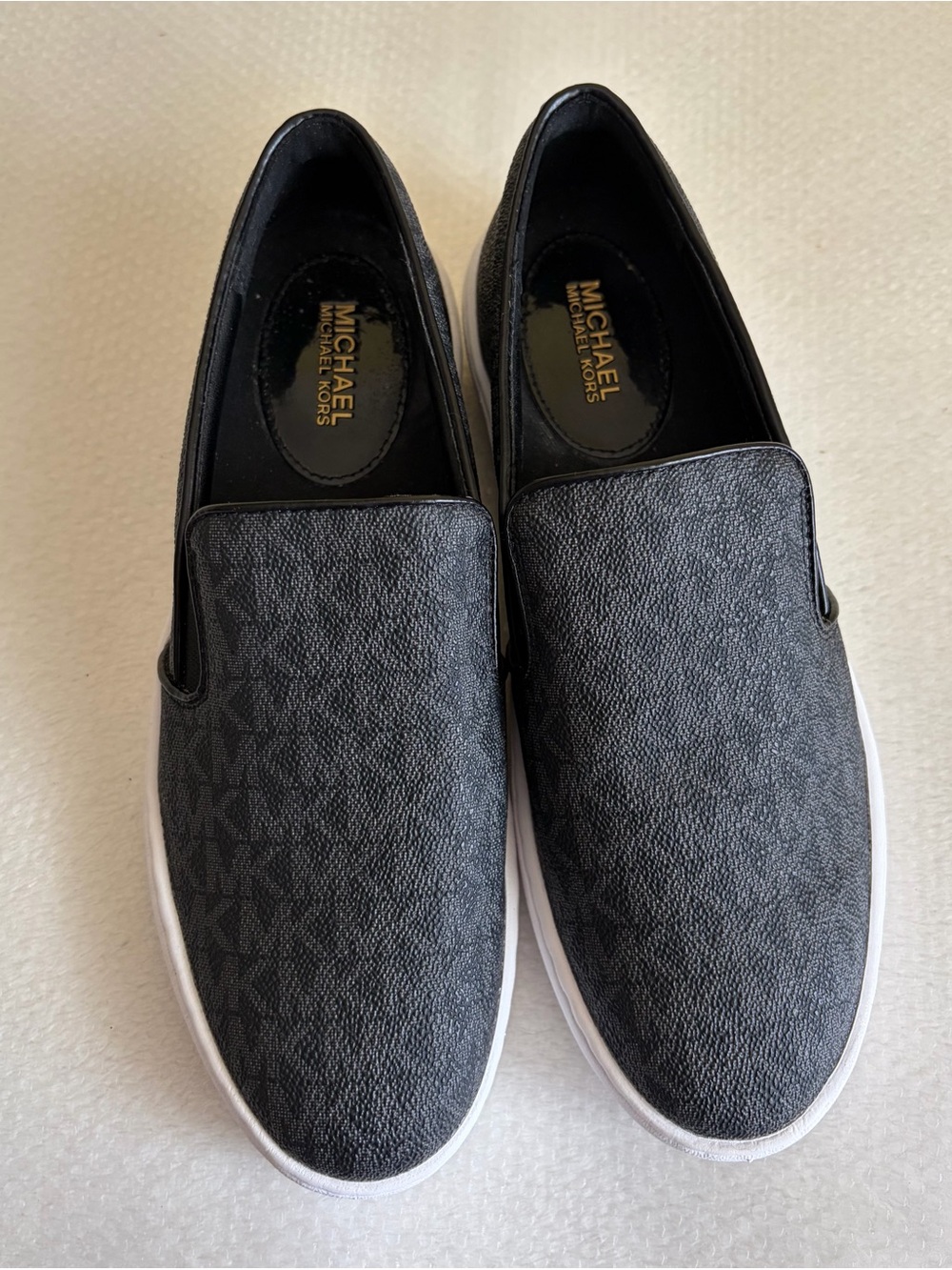 Michael Kors Women’s Black & White Slip-On Logo Casual Sneakers Sz 7.5 - Picture 3 of 7